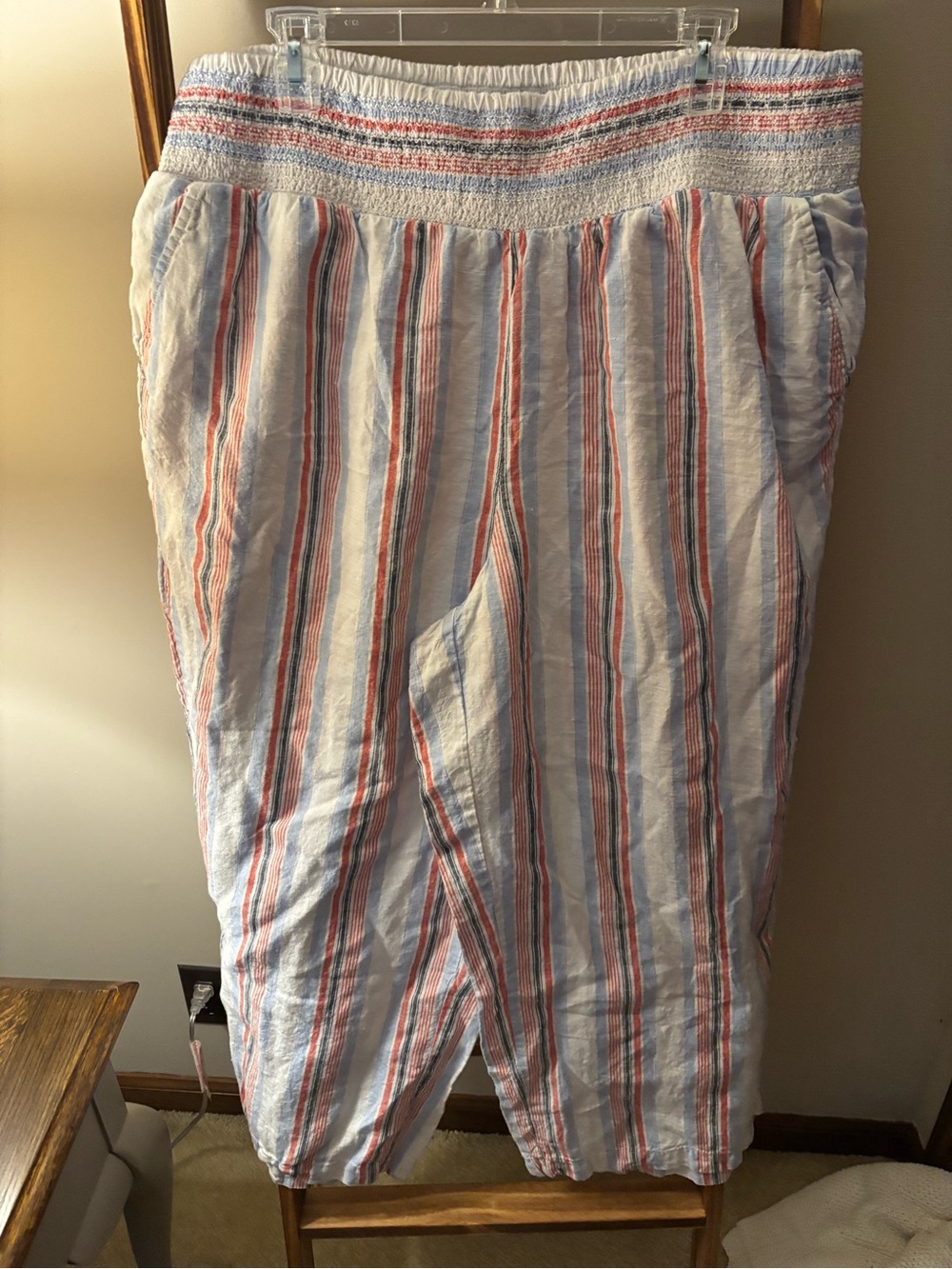 crown & ivy White Capri Pants with Red & Blue Stripes